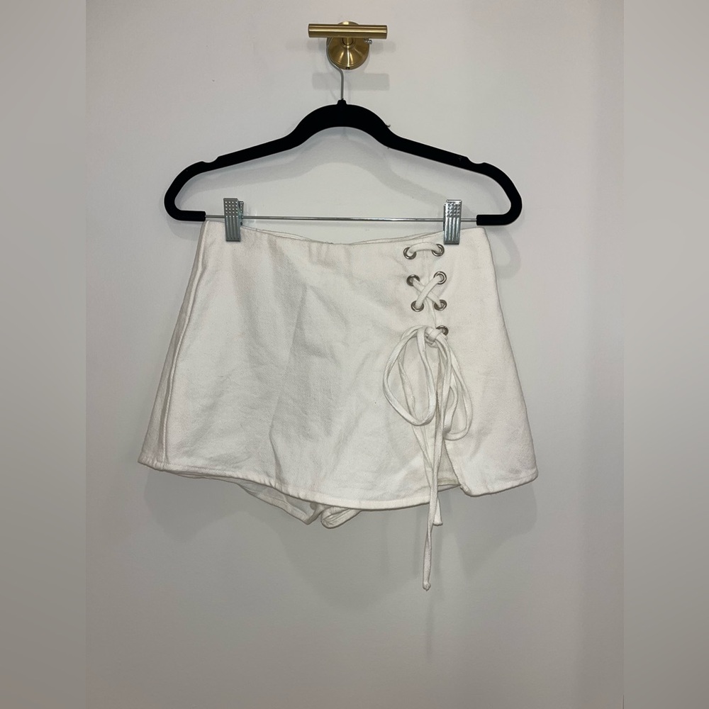 cream, jean skort
altard state